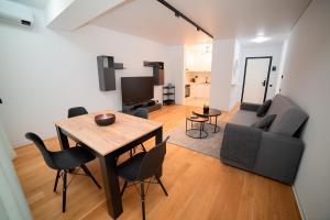 Stylish 1 Bedroom Apartment Lake View Balcony Near Pipera Metro