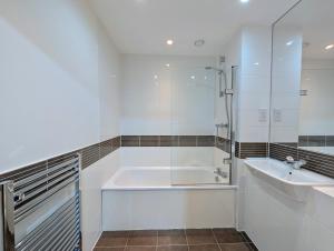 Prime Balham Balcony Apartment