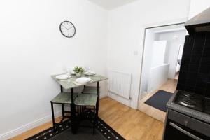Modern 3-Bed Home - Free Parking -12 min to Central London