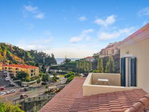 Sunny Ponta "Nomads village"