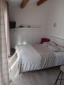 Studio sympa avec parking privé, piscine et clim