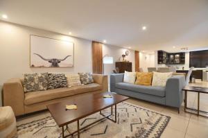 Elegant Contemporary Apartment at Eden on the Bay