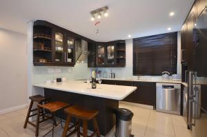 Elegant Contemporary Apartment at Eden on the Bay