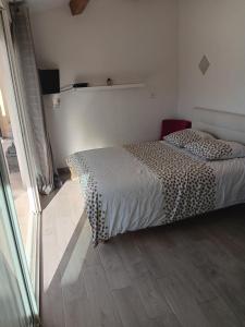 Studio sympa avec parking privé, piscine et clim