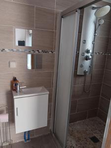 Studio sympa avec parking privé, piscine et clim
