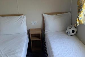 3 Bed Cabin - Sleeps 8 - Wifi Free Parking Pets