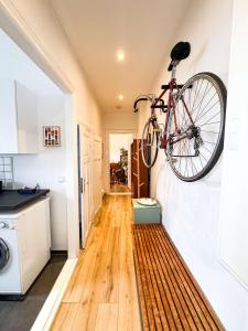 Bright Apartment with Balcony in Central Neukolln