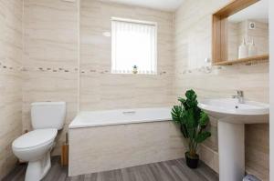 Oxheys Stays - Sleeps 7 - Home from Home
