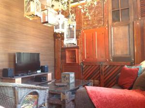 Eclectic Studio with Iconic Mountain Views