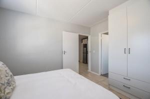 Modern 1 Bedroom Apartment in Blouberg