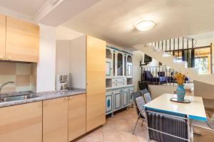 600m from the beach - Garden and Sea View img12