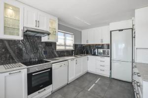 2 Bedroom Apartment with ocean views