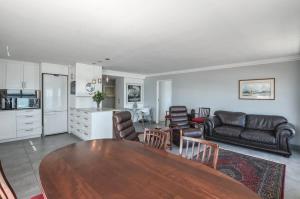 2 Bedroom Apartment with ocean views