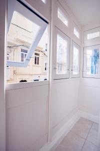 Modern 2 Bedroom Apartment with Balcony - Xemx Residence