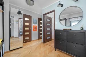 Modern Apartment in Wrocław with Air Conditioning by Noclegi Renters