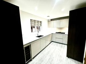 Spacious 6-Bed Detached Home in Chigwell