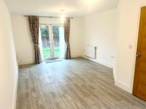 Spacious 6-Bed Detached Home in Chigwell