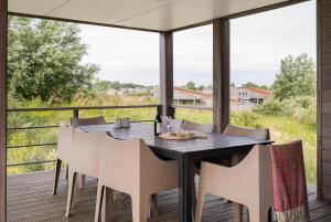 Villa 70 – Timber & Tide | Surrounded by nature on the waterfront