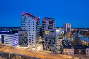 12th Floor Sauna Retreat with Stunning City Views