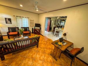 Rustic Tropical Retreat with Pool & Garden Ojochal