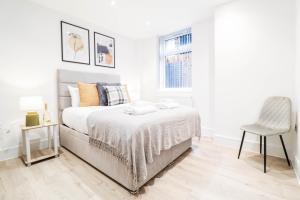 The Dashwood Suite - 2BR Modern Apt with Stylish Design Decor, Free Secure Underground Parking & 50" Smart TV