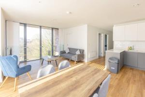 Park View 3 Bed Ensuite Apartment only 5 min walk to Arndale