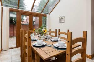 Albert Stays - 5 bed Sleeps 11 - Free Parking