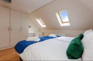 Albert Stays - 5 bed Sleeps 11 - Free Parking