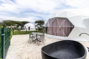 Bubble Glamping, King bed, we have a 8 units like this