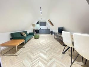 Dippen Hall Signature Apartment - Minutes From Gatwick Airport