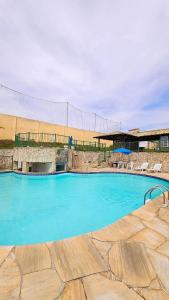 Casa na Ferradura com piscina e churrasqueira