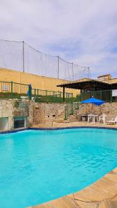 Casa na Ferradura com piscina e churrasqueira