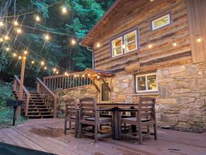 Tru Log UP LVL Privte Suite, Romantic Deck, AC & Heat
