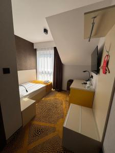 Eclipse Budget Rooms