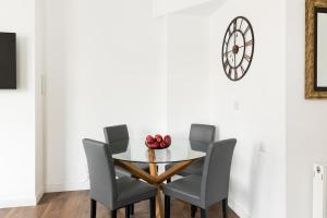 Cozy 2-Bedroom JQ City Centre Entire Loft Apartment with Private Entrance