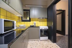 Warm 2BR Apt - Central Kypseli by ΜΡS