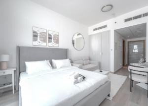 Free housekeeping visits during your stay - StayShort - Jumeirah Village Circle Studio with Amazing Amenities