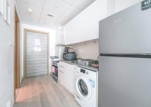 Free housekeeping visits during your stay - StayShort - Jumeirah Village Circle Studio with Amazing Amenities