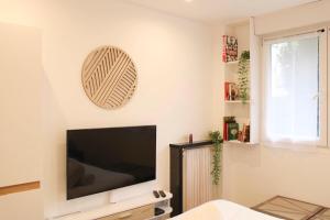 Modern studio quiet and close to Paris