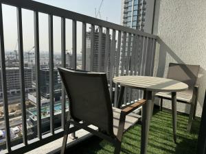 Luxury 1-Bedroom Apartment with Pool Access in DIFC, Dubai