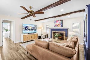 Adventure & Relaxation, Pool Table, Bikes, Heated Pool - Sunset Lodge - Roelens