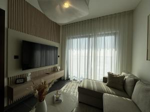 Luxury 1-Bedroom Apartment with Pool Access in DIFC, Dubai