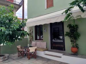 Charming Apartments in Trikeri Village