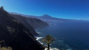 Cliffhanger spectacular view over North Coast