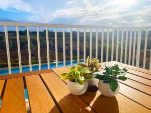 Cliffs Edge Luxury Apartment With Large Pool & Stunning Views