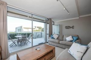 Modern 2 Bedroom Apartment At Dolphin Beach