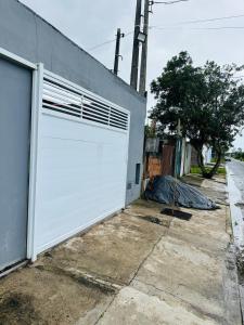 CASA COM PISCINA - PeRUIBE