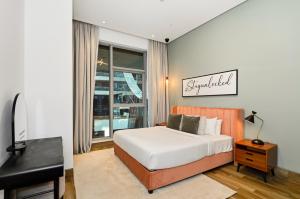 Relax in Comfort with Modern Amenities, Steps from Burj Khalifa and Dubai Mall