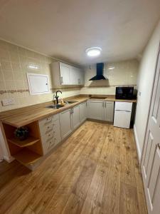 Spacious apartment in Leigh woods