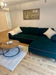 Spacious apartment in Leigh woods